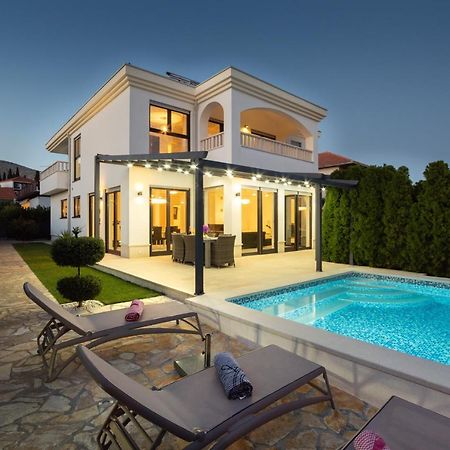 Luxury City Villa تروغير المظهر الخارجي الصورة